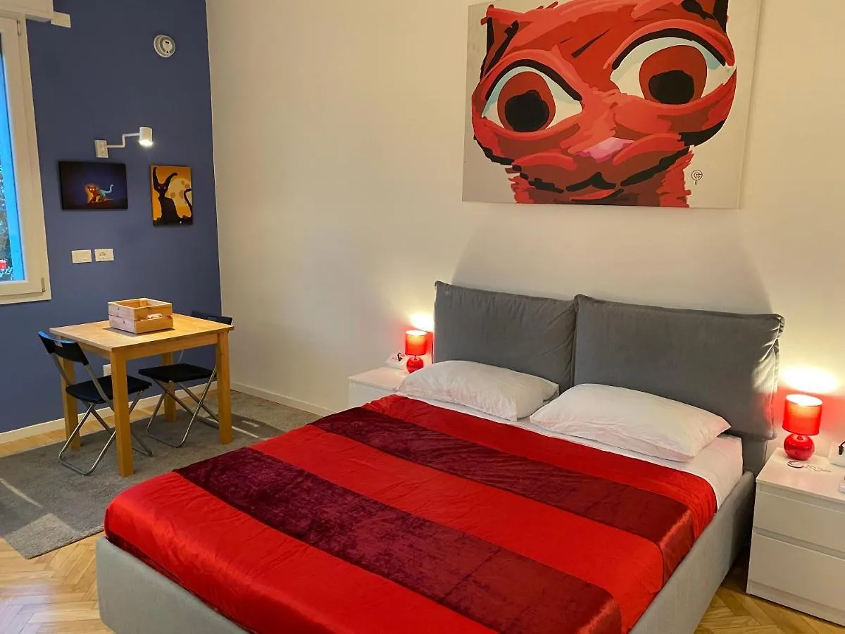 Tra Le Torri B&B - Ampia Stanza Privata In Appartamento Con Bagno Privato Accessibile Da Corridoio Bologna Bed & Breakfast