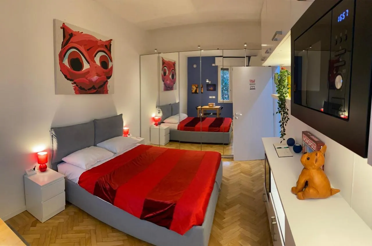 Tra Le Torri B&B - Ampia Stanza Privata In Appartamento Con Bagno Privato Accessibile Da Corridoio Bologna 0*,  Italy