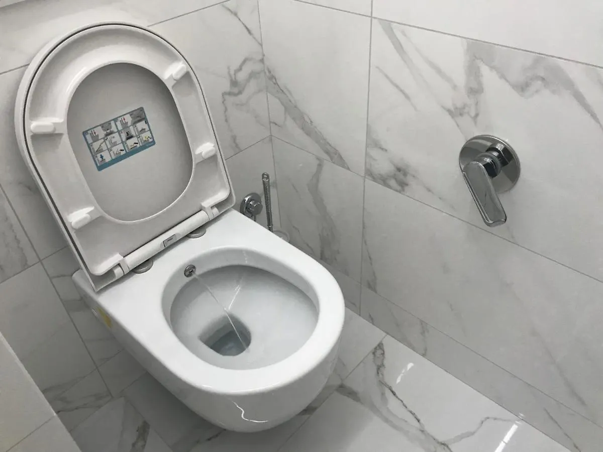 Tra Le Torri B&B - Ampia Stanza Privata In Appartamento Con Bagno Privato Accessibile Da Corridoio Bologna 0*,