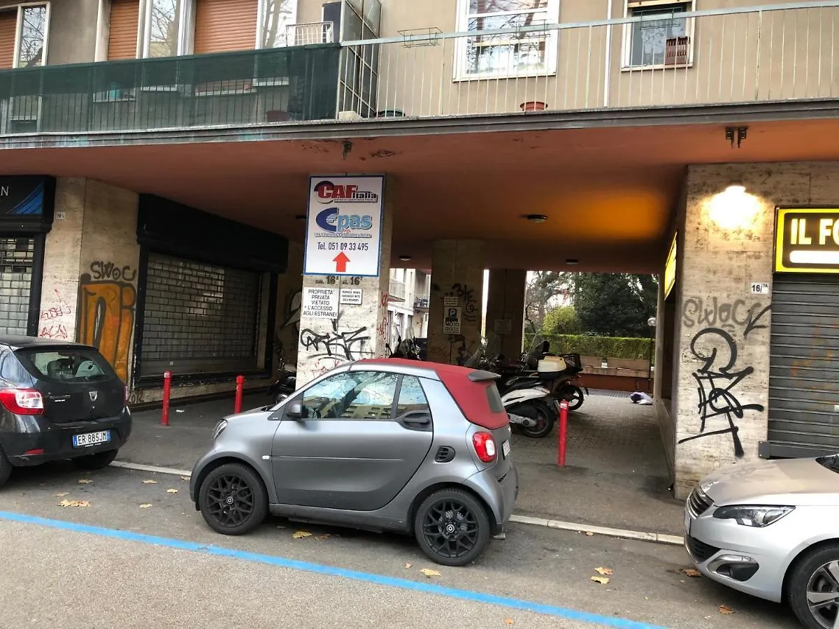 Bed & Breakfast Tra Le Torri B&B - Ampia Stanza Privata In Appartamento Con Bagno Privato Accessibile Da Corridoio Bologna