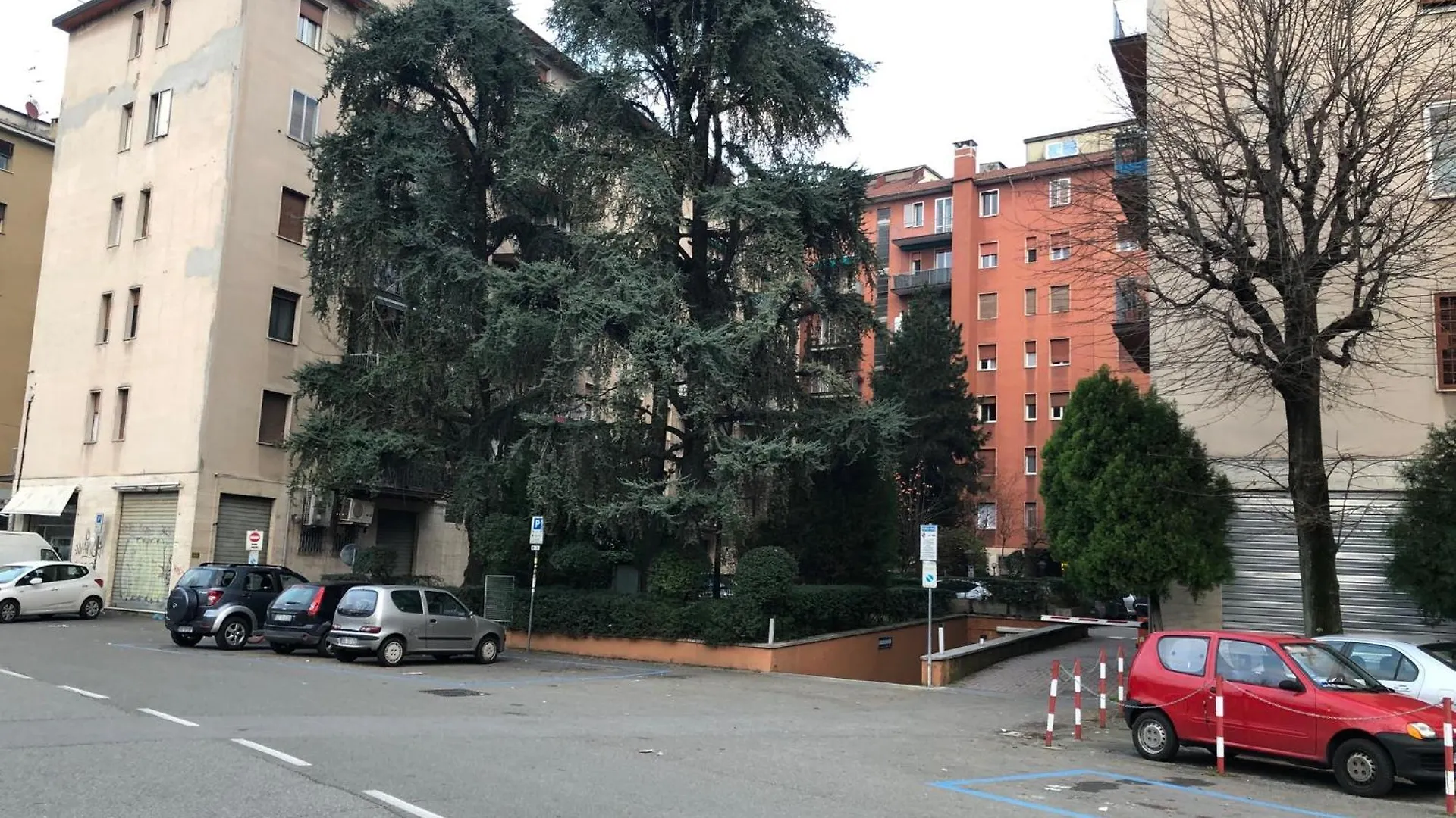 Tra Le Torri B&B - Ampia Stanza Privata In Appartamento Con Bagno Privato Accessibile Da Corridoio Bologna